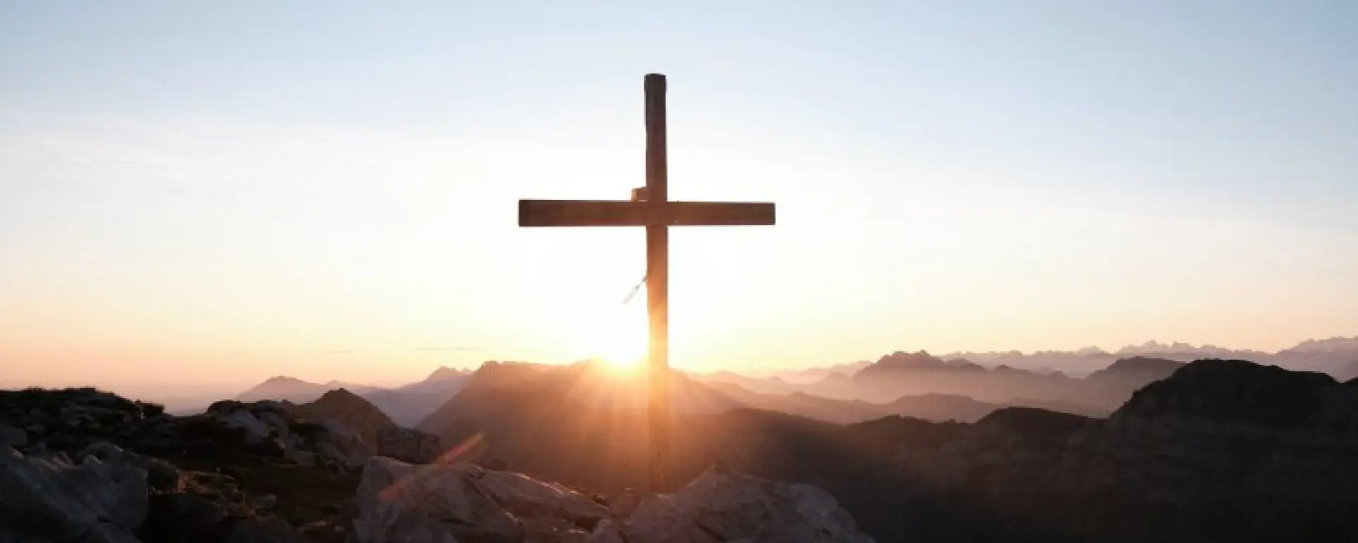 Kreuz auf einem Berg